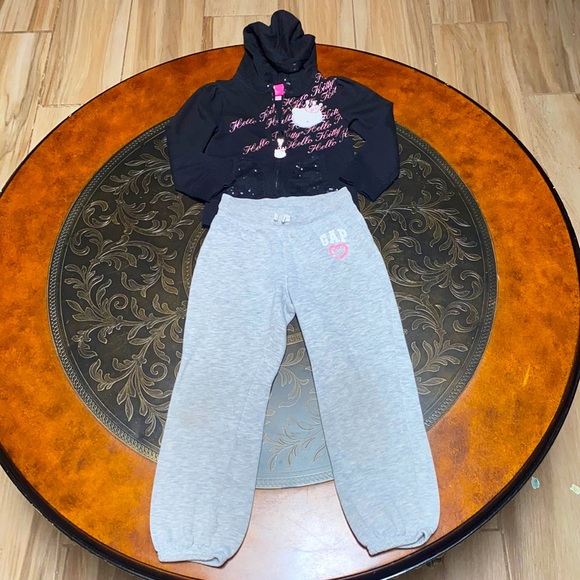 Girls Bundle Gap Kids Sweats The Children’s Place Shirt & Hello Kitty Sweatshirt - Picture 4 of 17